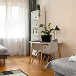 1800 By Vince - Private In Town Hall Square Alloggio in famiglia *