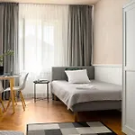 1800 By Vince - Private In Town Hall Square Séjour chez l'habitant *