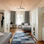 1800 By Vince - Private In Town Hall Square Alloggio in famiglia Tartu