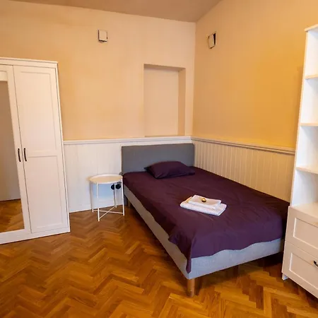 1800 By Vince - Private In Town Hall Square Homestay Tartu