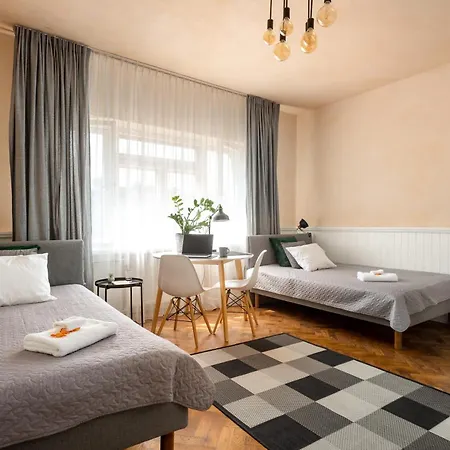 1800 By Vince - Private In Town Hall Square Alloggio in famiglia