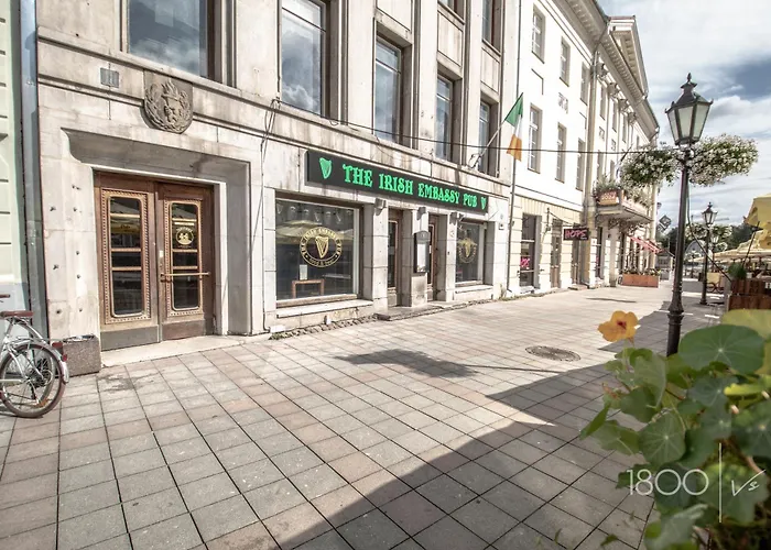 1800 By Vince - Private In Town Hall Square