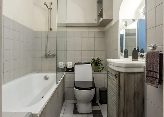 1800 By Vince - Private In Town Hall Square