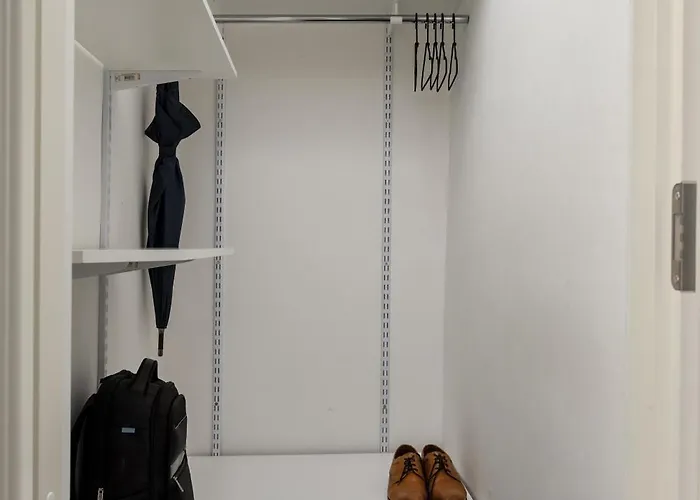 1800 By Vince - Private In Town Hall Square Tartu