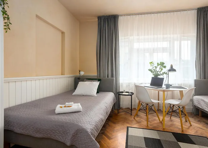 1800 By Vince - Private In Town Hall Square